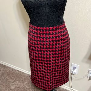 Houndstooth pencil skirt